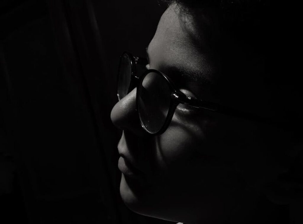 pfp dark aesthetic anime boy